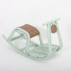 House Of Tods Hobbelscooter Joey Rotan Handgemaakt - Hobbelpaard - Hobbelrijtuig - Spelen - Kinderen - Kinderkamer - Babykamer - Jongens - Meisjes - 2021 - Exclusief Model - Vespa - Cadeau