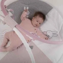 Nijntje Speelkleed Met Boog Pink Baby Rib -Babygyms || hobbelfiguren || vormenstoven Winkel 550x366 49
