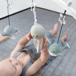 Flow Amsterdam - Baby Gym Ocean - Belletje - Trilknuffel - Melodietje -Babygyms || hobbelfiguren || vormenstoven Winkel 550x366 59