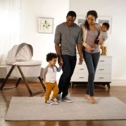 Bright Starts FoldAway Rocking Wood Bassinet - Carrington -Babygyms || hobbelfiguren || vormenstoven Winkel 550x367 17