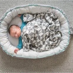Taf Toys Babynestje En Babygym In 2 In 1 Met Afneembare Bogen En Speeltjes - Met Licht En Afneembaar Muziekdoosje -Babygyms || hobbelfiguren || vormenstoven Winkel 550x368 5