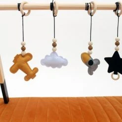 Skodie Babygym - Houten Baby Speelgoed - Handgemaakt - Speelboog - Duurzaam - Vanaf 0 Maanden -Babygyms || hobbelfiguren || vormenstoven Winkel 550x400 1