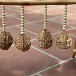 House Of Tods Babygym Dina Rotan Handgemaakt - Spelen - Baby - Inclusief Hangers - Met Geluid - Kraamcadeau - Natuurlijk - Duurzaam - Kinderkamer - Babykamer - 2021 - Exclusief Model -Babygyms || hobbelfiguren || vormenstoven Winkel 550x412 12