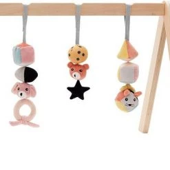 Kids Concept Kid's Concept Speeltjes BabyGym, Edvin -Babygyms || hobbelfiguren || vormenstoven Winkel 550x422 3