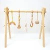 Louas Loua's Favorites Houten Babygym Naturel Met Gehaakte En Houten Speeltjes - Gehaakte - Babyspeelgoed - Baby Speelgoed 0 Jaar - Babygym Hout - Baby Gym - Flamingo - Baby Speelrek - Baby Rek