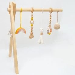 Louas Loua's Favorites Houten Babygym Naturel Met Gehaakte En Houten Speeltjes - Gehaakte - Babyspeelgoed - Baby Speelgoed 0 Jaar - Babygym Hout - Baby Gym - Flamingo - Baby Speelrek - Baby Rek -Babygyms || hobbelfiguren || vormenstoven Winkel 550x550 2