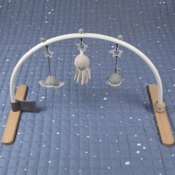 Flow Amsterdam - Baby Gym Ocean - Belletje - Trilknuffel - Melodietje -Babygyms || hobbelfiguren || vormenstoven Winkel 550x550 222