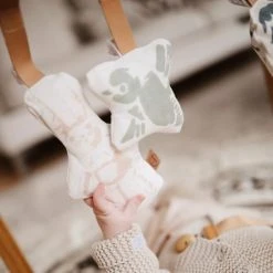 Elodie - House Of Elodie - Baby Gym Speeltjes -Babygyms || hobbelfiguren || vormenstoven Winkel 550x550 263