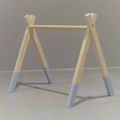 Toddie.nl Houten Babygym Blauw, Zonder Hangers (apart Verkrijgbaar), Tipi Vorm Massief Hout -Babygyms || hobbelfiguren || vormenstoven Winkel 550x550 305