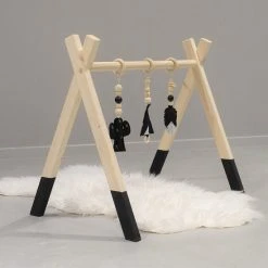 Toddie.nl Houten Babygym Zwart, Zonder Hangers (apart Verkrijgbaar), Tipi Vorm Massief Hout -Babygyms || hobbelfiguren || vormenstoven Winkel 550x550 383