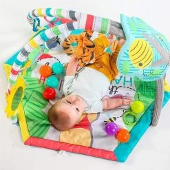 Disney Baby Winnie The Pooh Happy Can Bee Activity Gym, Speeldeken Met Speelboog, -Babygyms || hobbelfiguren || vormenstoven Winkel 550x550 390