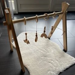InnoFriends - Babygym - Hout - 4 Hangers - Baby Cadeau - Kraam Cadeau - Babyshower - Baby Speelgoed 0 Jaar -Babygyms || hobbelfiguren || vormenstoven Winkel 550x550 59