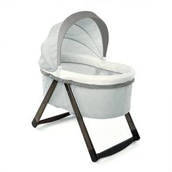 Bright Starts FoldAway Rocking Wood Bassinet - Carrington -Babygyms || hobbelfiguren || vormenstoven Winkel 550x550 603