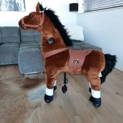 2iX - Rijdend Speelgoed Paard - Bruin - Pluche - Inline Skate Wielen - Hobbelpaard Voor Jongens En Meisjes 4 Tot 9 Jaar -Babygyms || hobbelfiguren || vormenstoven Winkel 550x550 624