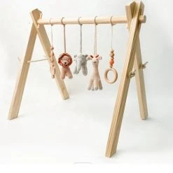 Merkloos Babygym Houten Baby Speelgoed Vanaf 0 Jaar - Kraamcadeau - Veilig - Ce Gecertificeerd - Houten Speelgoed - 5 Hangers - Gehaakt - Babyshower Cadeau - Hout - Verschillende Kleuren - Olifant - Leeuw - Giraffe - Palmboom - Baby Gym - Baby Rek -Babygyms || hobbelfiguren || vormenstoven Winkel 550x550 99