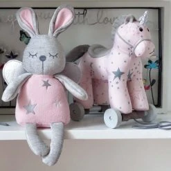 Little Bird Told Me - Celeste De Eenhoorn - Trekpaardje - Roze En Grijs -Babygyms || hobbelfiguren || vormenstoven Winkel 550x659 3