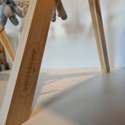 Merkloos Babygym Houten Baby Speelgoed Vanaf 0 Jaar - Kraamcadeau - Veilig - Ce Gecertificeerd - Houten Speelgoed - 5 Hangers - Gehaakt - Babyshower Cadeau - Hout - Verschillende Kleuren - Olifant - Leeuw - Giraffe - Palmboom - Baby Gym - Baby Rek -Babygyms || hobbelfiguren || vormenstoven Winkel 550x733