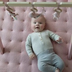 Little Dutch Houten Babygym - Oceaan - Roze -Babygyms || hobbelfiguren || vormenstoven Winkel 550x789