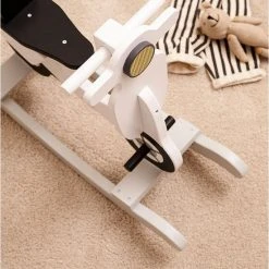 Kids Concept Kid’s Concept Hobbelscooter Wit -Babygyms || hobbelfiguren || vormenstoven Winkel 550x822 5