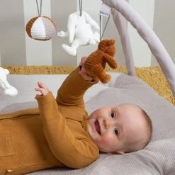 Baby's Only Baby Speelkleed Met Boog - Baby Gym - Playmat - Speelmat Sense - Caramel/Kiezelgrijs/Wit - Zachte Rib Corduroy Stof - 94x83 Cm -Babygyms || hobbelfiguren || vormenstoven Winkel 550x824 2